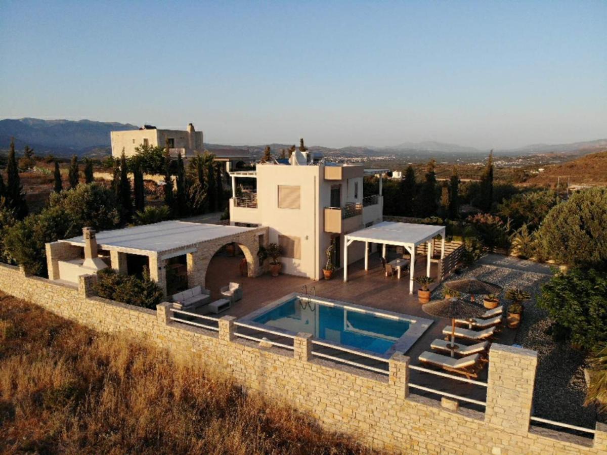 Golden Sky Villa Kamilári Exterior foto
