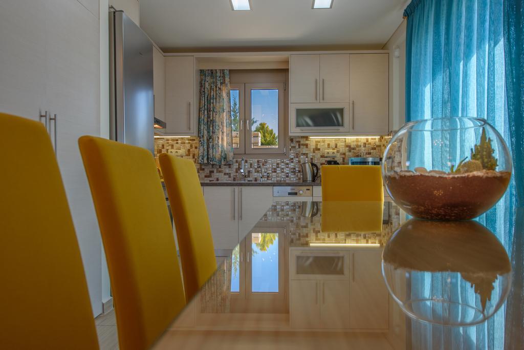 Golden Sky Villa Kamilári Exterior foto